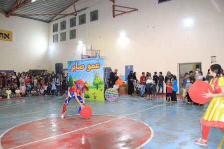 رهط : المئات من الأطفال في الفعاليات التربوية الرمضانية في القاعات الرياضية 